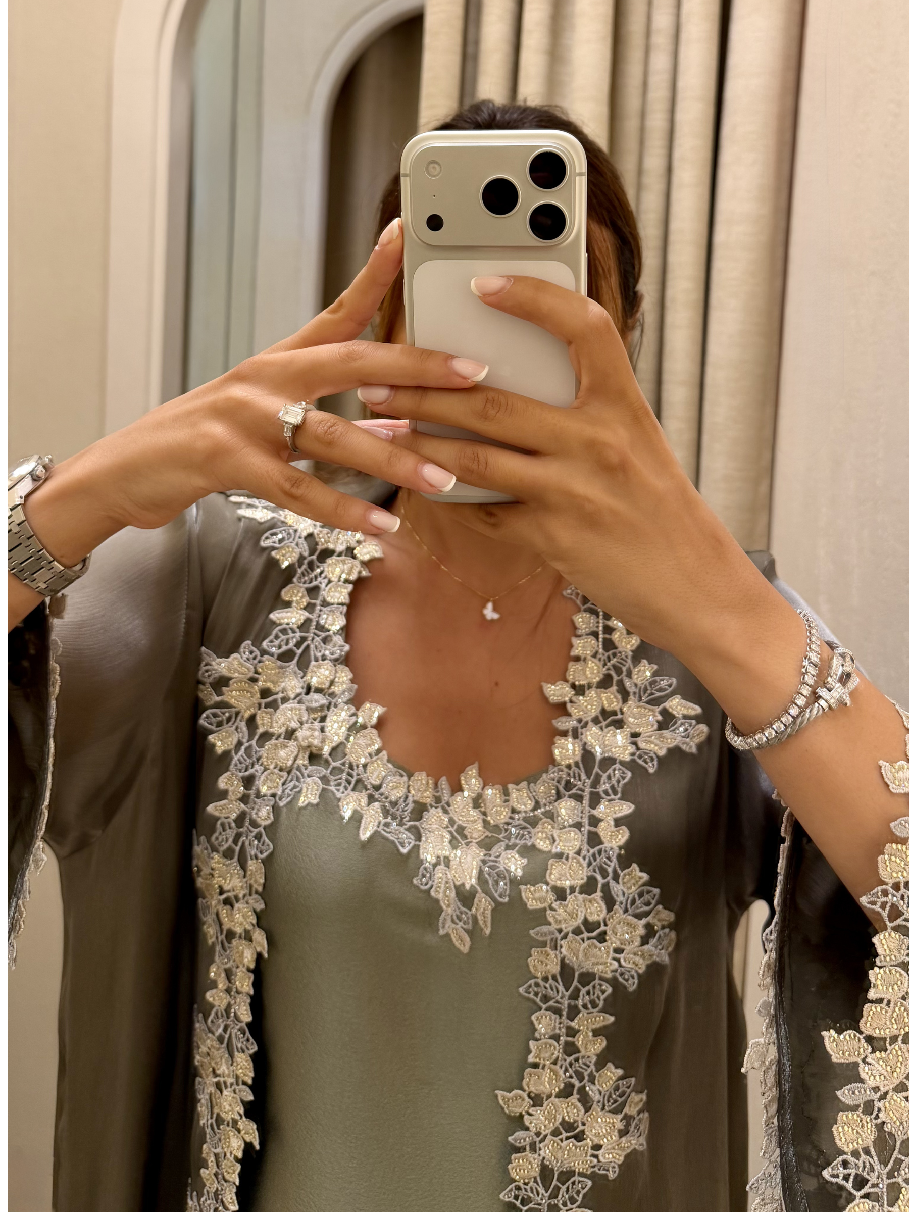 LARA GRAY EMBROIREDED ABAYA