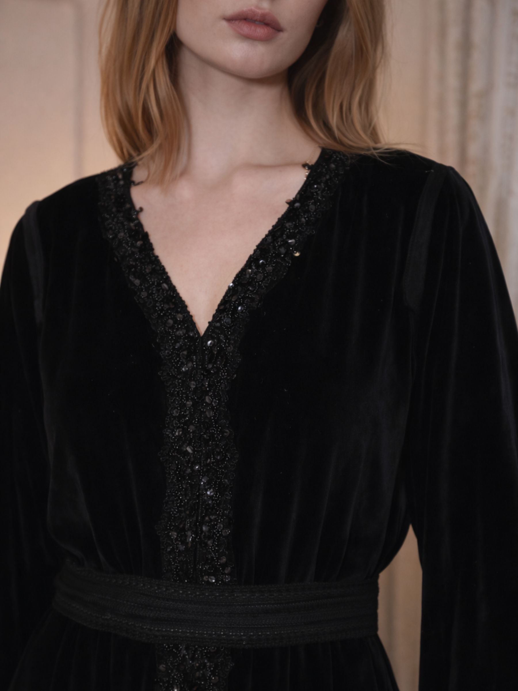 ELAN  EMBROIDERED VELVET BLACK